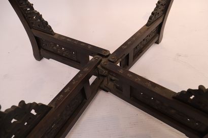 GUERIDON CHINOIS PLIANT EN BOIS MOULURE ET...