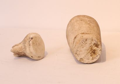 VASE CANOPE EN CALCAIRE FERME PAR UN BOUCHON...