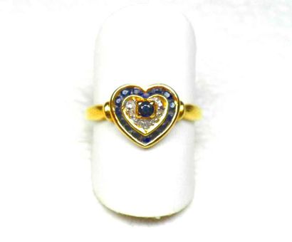 Yellow gold ring representing a heart set...