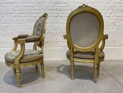A VERY NICE PAIR OF MEDAILION BACKED ARMCHAIRS...