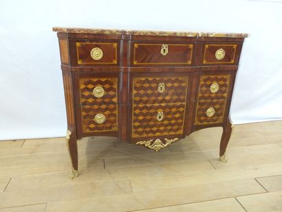 CHARMING LITTLE RECTANGULAR CHEST OF DRAWERS...