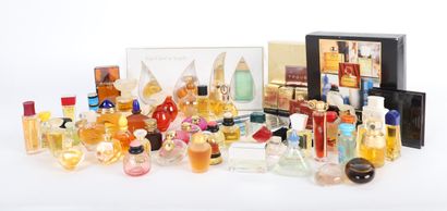 SET OF MINIATURE PERFUME BOTTLES AND SAMPLES
Approx....