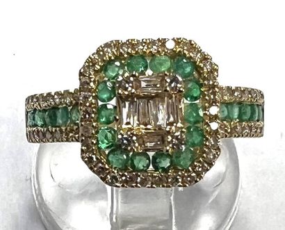 ART DECO STYLE GOLD AND EMERALD RING
Ring...
