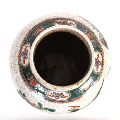 PORCELAIN VASE, CHINA, EARLY 20th CENTURY
Porcelain...