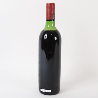 1 btl Châteeau Mouton Rotschild 1980 mid-shoulder...