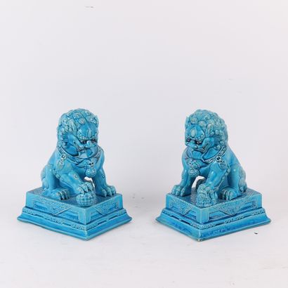 PAIR OF GLAZED CERAMIC FO DOGS
One playing...