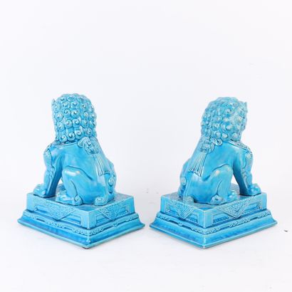 PAIR OF GLAZED CERAMIC FO DOGS
One playing...