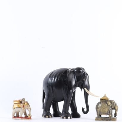 AMUSING LOT OF 3 ELEPHANTS
One in carved...