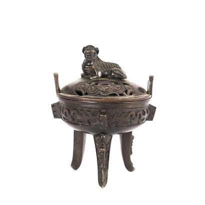 BRONZE CENSER DECORATED WITH A FÔ DOG
Archaizing...