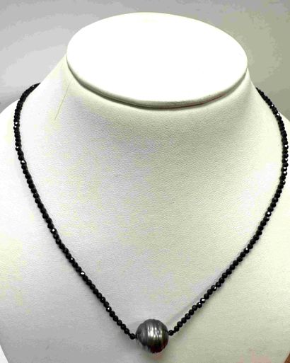 SILVER AND PEARL NECKLACE
Silver necklace...