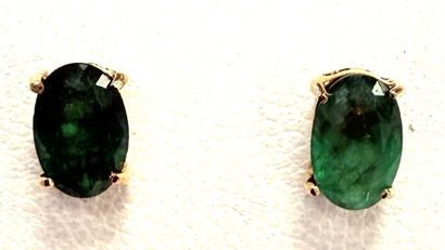 PAIR OF GOLD AND EMERALD EAR STUDS
Pair of...