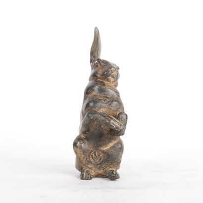 SITTING HARE