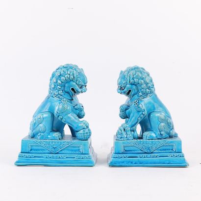 PAIR OF GLAZED CERAMIC FO DOGS
One playing...