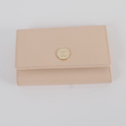 CHANEL
Keyring in powder pink grained calfskin
Very...