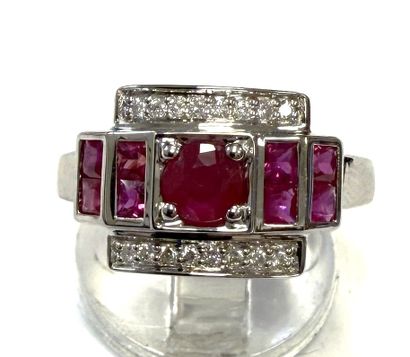 WHITE GOLD TANK RING SET WITH RUBY AND DIAMONDS
750°/...