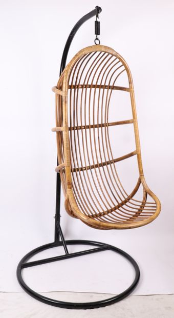 LARGE SUSPENDED POD CHAIR
Plant fiber shell
Black...