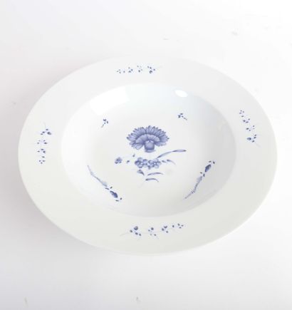 PLAT EN PORCELAINE DE CHANTILLY
Plat creux,...