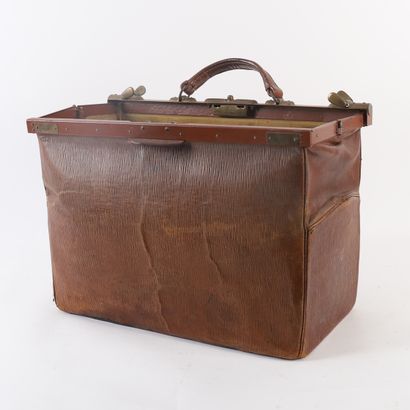 LARGE VINTAGE GLADSTONE DOCTOR'S BAG, 20th...