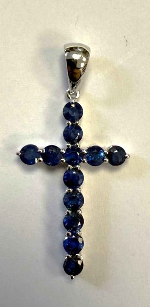PLATINUM CROSS SET WITH SAPPHIRES 
Platinum...