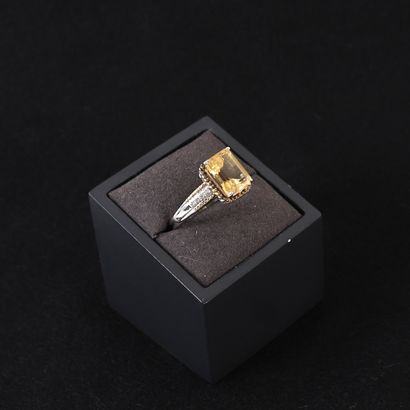 SILVER RING WITH DIAMONDS AND A YELLOW STONE
Silver...