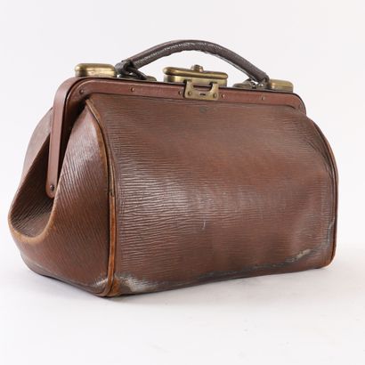 VINTAGE GLADSTONE DOCTOR'S BAG, 20th CENTURY
Brown...