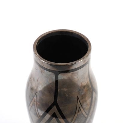 METAL VASE 
Geometric design.
H: approx....