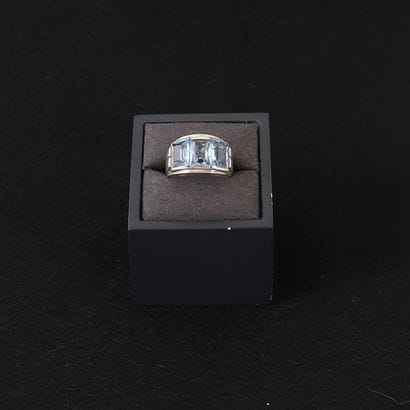 ART DECO-STYLE RING SET WITH THREE BLUE STONES
Silver...