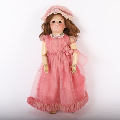 POUPÉE EN PORCELAINE BFBJ 301
Avec robe et...