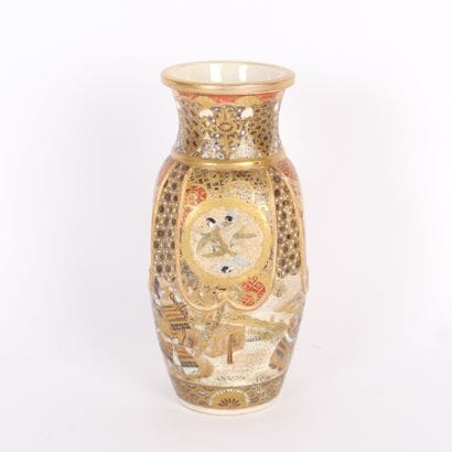 JAPAN SATZUMA EARTHENWARE VASE
Decorated...