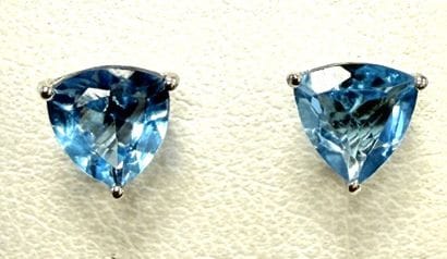 PAIR OF WHITE GOLD EARRINGS SET WITH TOPAZES
Pair...