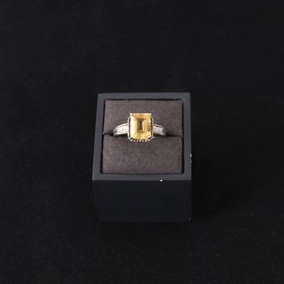 SILVER RING WITH DIAMONDS AND A YELLOW STONE
Silver...