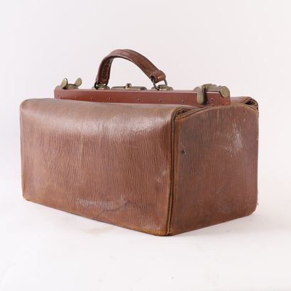 LARGE VINTAGE GLADSTONE DOCTOR'S BAG, 20th...