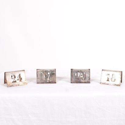 METAL TABLE CHAVALET Nos. 1 TO 40. Chevalet...
