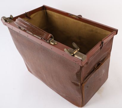 LARGE VINTAGE GLADSTONE DOCTOR'S BAG, 20th...