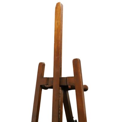 LARGE WOODEN EASEL, 20th CENTURY
H: 210 cm
Good...