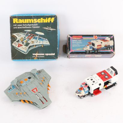 2 JOUETS VÉHICULES SPATIAUX
