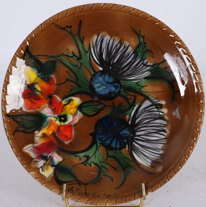 CHARMANT LOT DE TROIS ASSIETTES DÉCORÉES,...