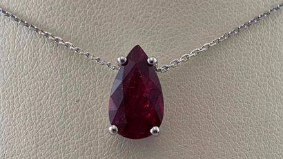 WHITE GOLD NECKLACE SET WITH A RUBY
750°/...