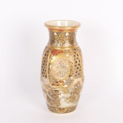 JAPAN SATZUMA EARTHENWARE VASE
Decorated...