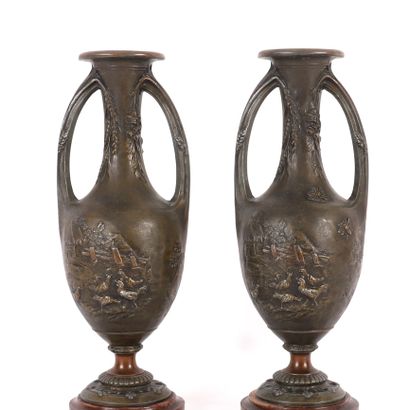PAIR OF VASES after François MOREAU (1858-1931)
Regula...