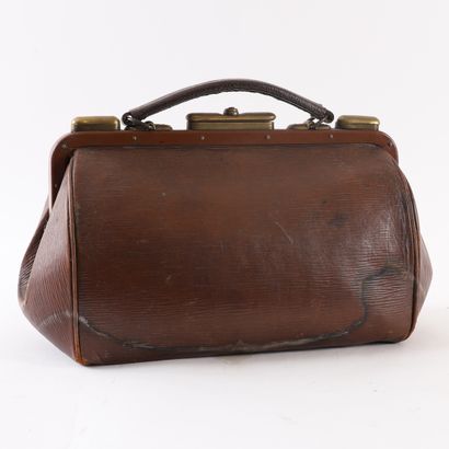 VINTAGE GLADSTONE DOCTOR'S BAG, 20th CENTURY
Brown...