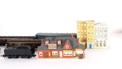 ENSEMBLE DE TRAINS, STRUCTURES, BOÎTES
Comprenant...