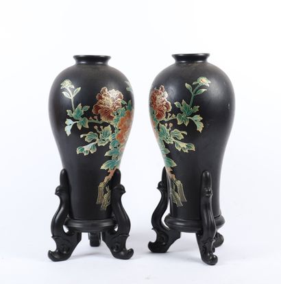 PAIR OF ASIAN LACQUERED WOOD VASES
Polychrome...