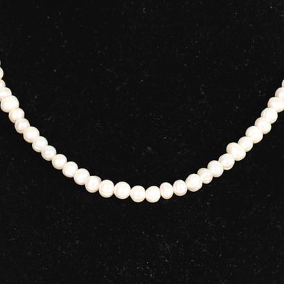 PEARL NECKLACE, BRACELET, AND EARRING SET.
Cultured...