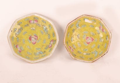 TWO OCTAGONAL BOWLS IN CHINA PORCELAIN
Yellow...