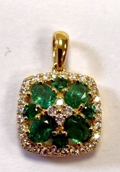 WHITE GOLD PENDANT SET WITH EMERALDS AND...