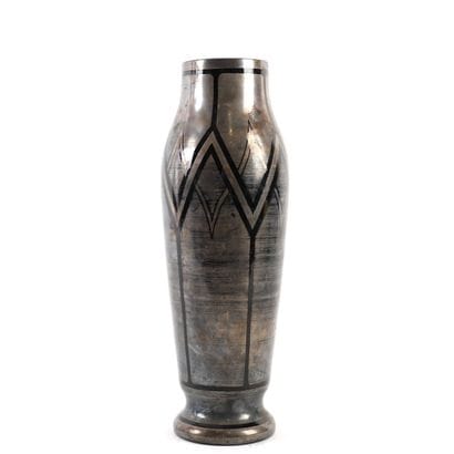 METAL VASE 
Geometric design.
H: approx....