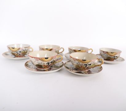 JAPANESE TEA SET
Japanese porcelain tea service...