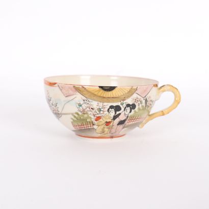 JAPANESE TEA SET
Japanese porcelain tea service...