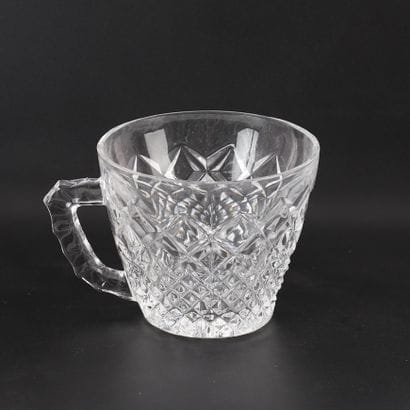 ELEGANT GLASS PUNCH SET
Consisting of 8 cups...